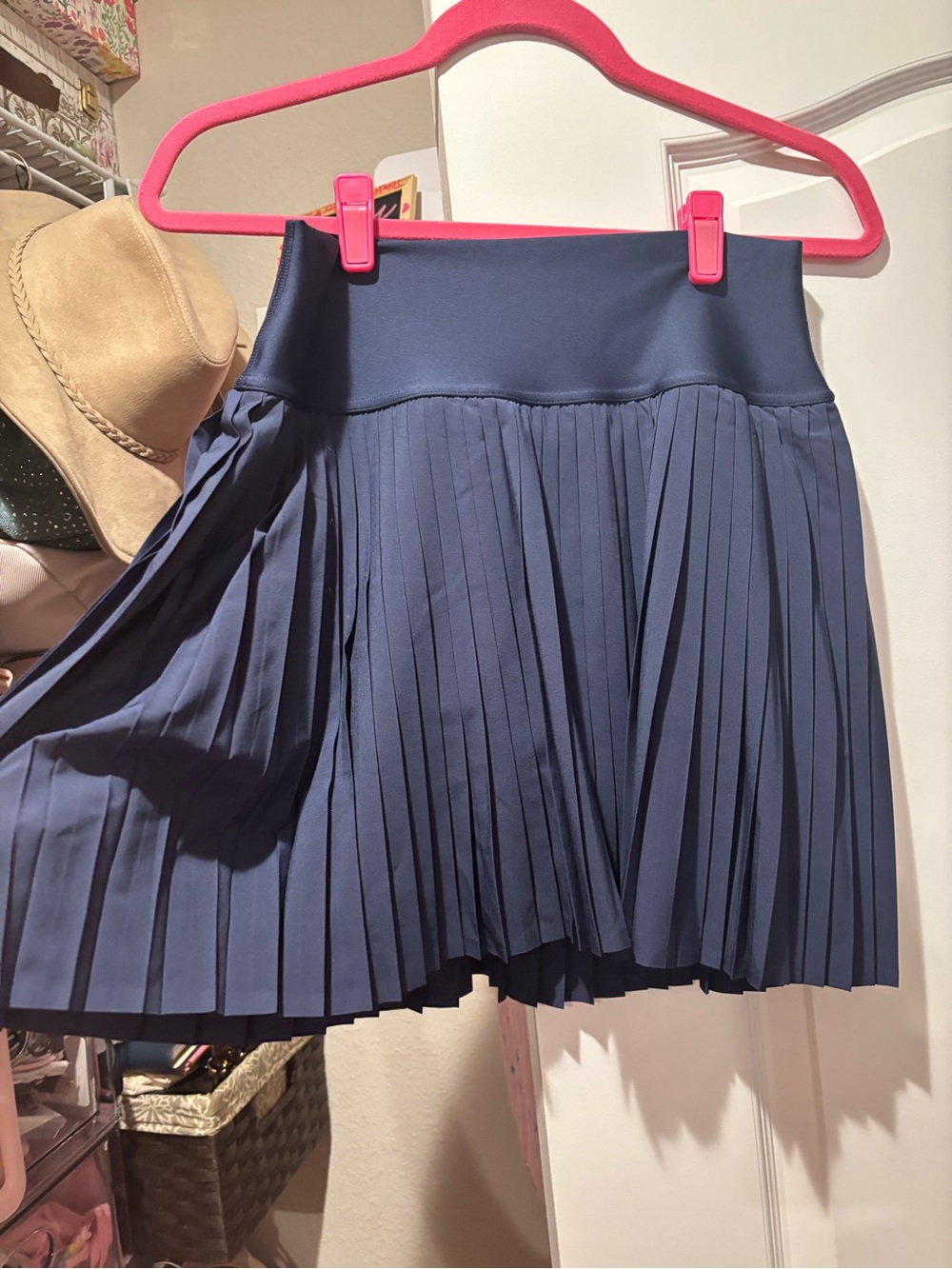 ALO Yoga pleated navy skirt- size L - Picture 2 of 5